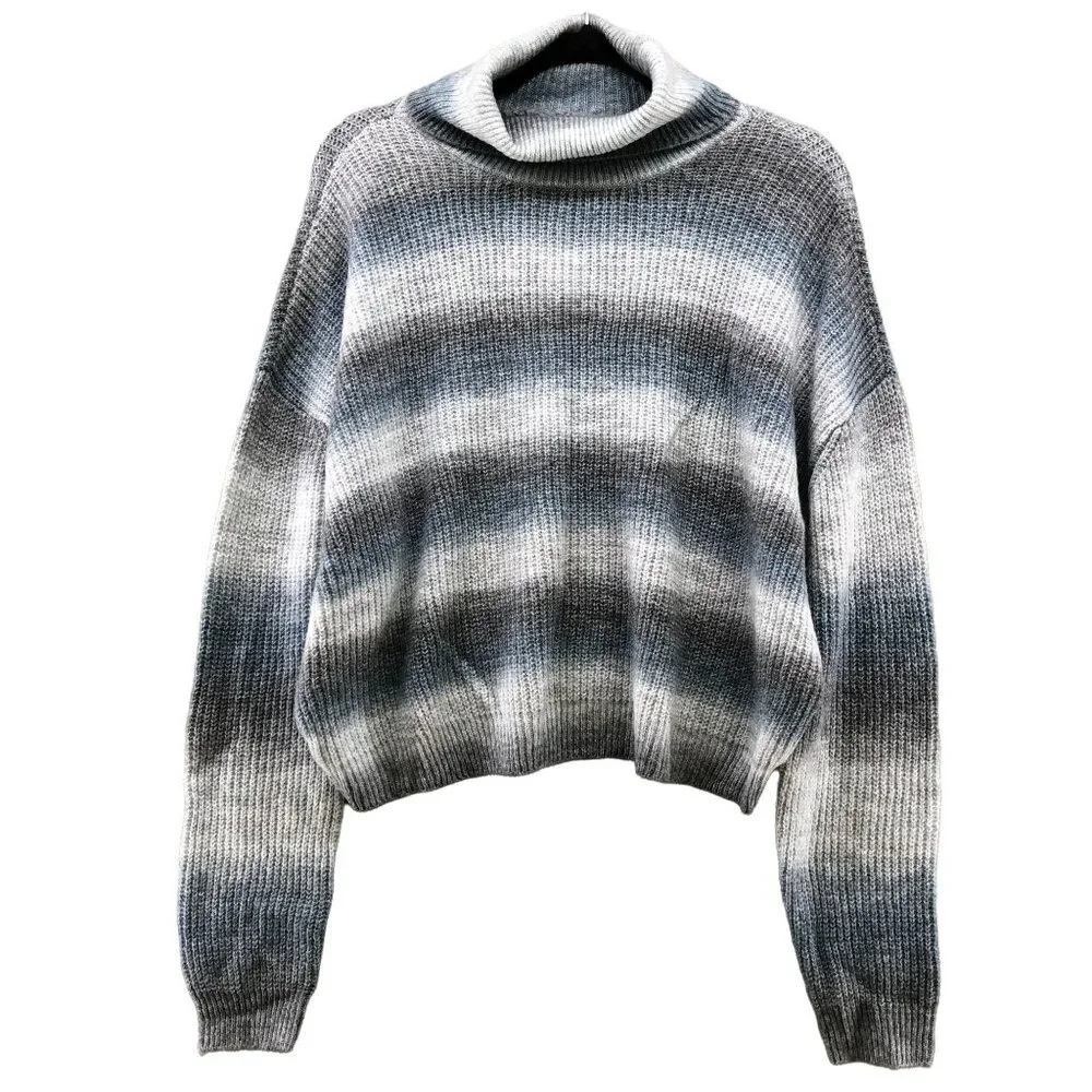 NWOT Hooked Up By IOT Turtleneck Sweater Womens M Gray Striped Ombre‎ Relaxed